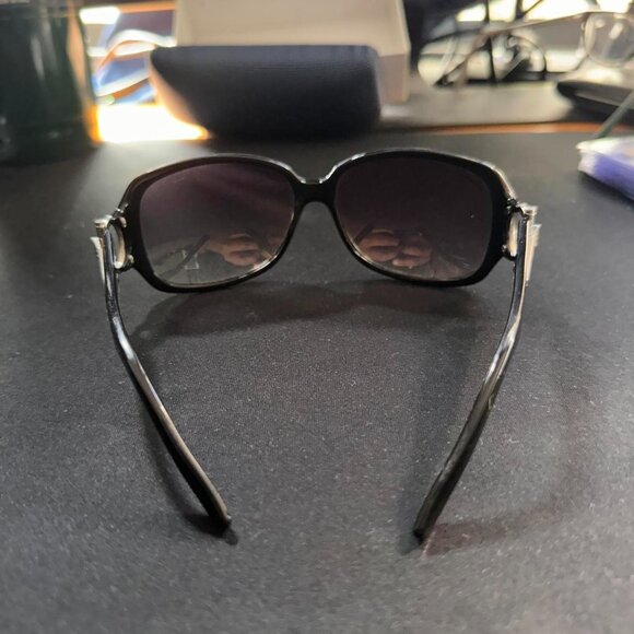 Gucci Black and silver sunglasses - Picture 2 of 6